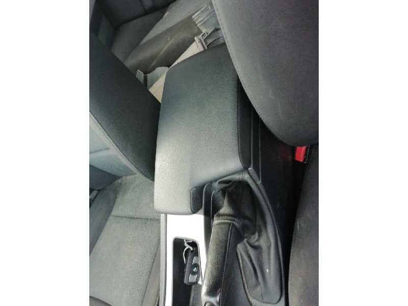 Recambio de apoyabrazos central para bmw serie 3 berlina (e90) 320d referencia OEM IAM 64637831  
