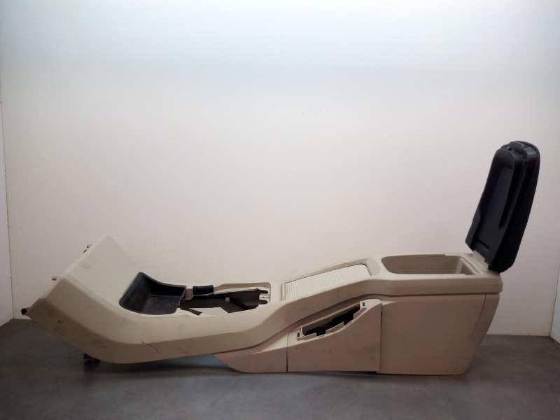 Recambio de apoyabrazos central para volvo v40 kinetic referencia OEM IAM 01302307CHS  