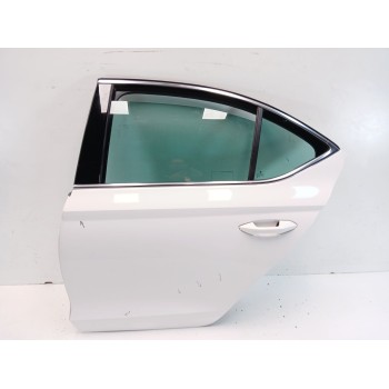 Recambio de puerta trasera izquierda para skoda octavia iv (nx3, nn3, pv3) 1.5 tsi referencia OEM IAM 5E6833051B  