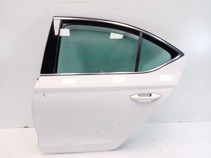 Recambio de puerta trasera izquierda para skoda octavia iv (nx3, nn3, pv3) 1.5 tsi referencia OEM IAM 5E6833051B  
