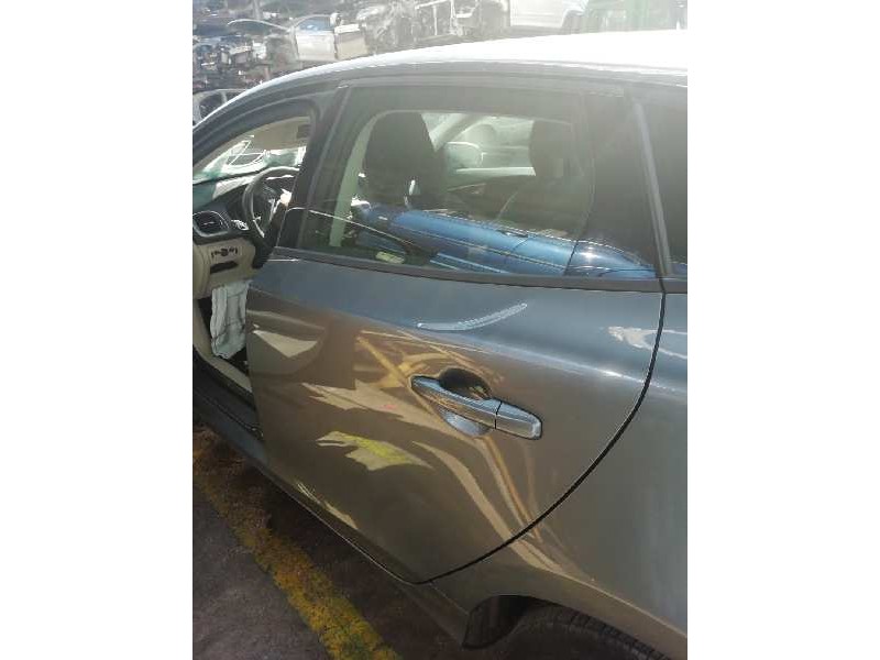 Recambio de puerta trasera izquierda para volvo v40 kinetic referencia OEM IAM 32321999  