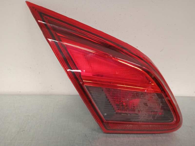 Recambio de piloto trasero izquierdo interior para opel corsa e 1.4 referencia OEM IAM 39012623 39012623BKD 028751411206