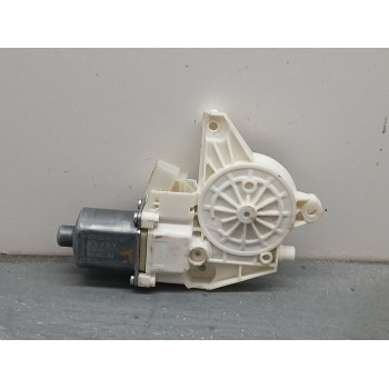 MOTOR ELEVALUNAS DELANTERO IZQUIERDO a2469065100 5 pines 933865101