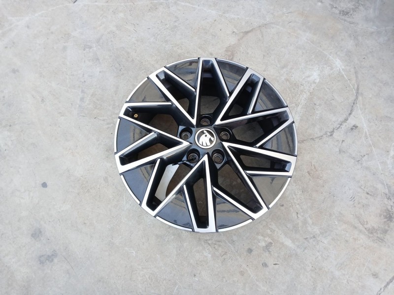 Recambio de llanta para skoda octavia iv (nx3, nn3, pv3) 1.5 tsi referencia OEM IAM 5E3601025C  