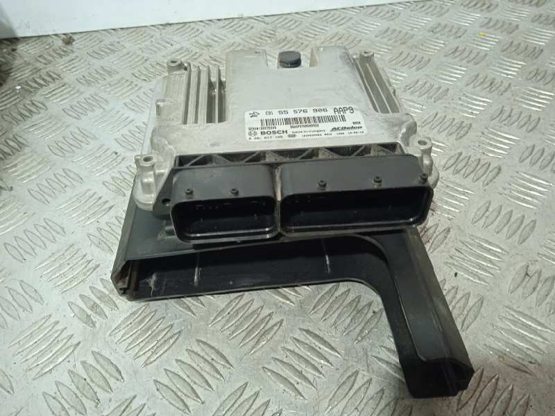 Recambio de centralita motor uce para opel insignia berlina cosmo referencia OEM IAM 55576906 0281017105 