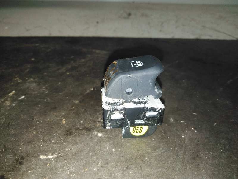 Recambio de mando elevalunas trasero izquierdo para audi q2 (gab) sport edition referencia OEM IAM 8V0959855B  8V0959855B