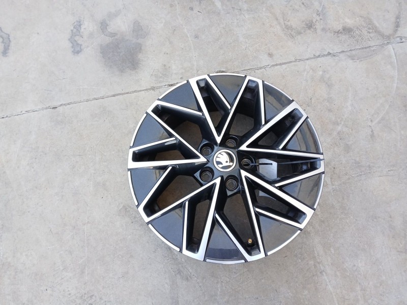 Recambio de llanta para skoda octavia iv (nx3, nn3, pv3) 1.5 tsi referencia OEM IAM 5E3601025C x1 17 pulgadas