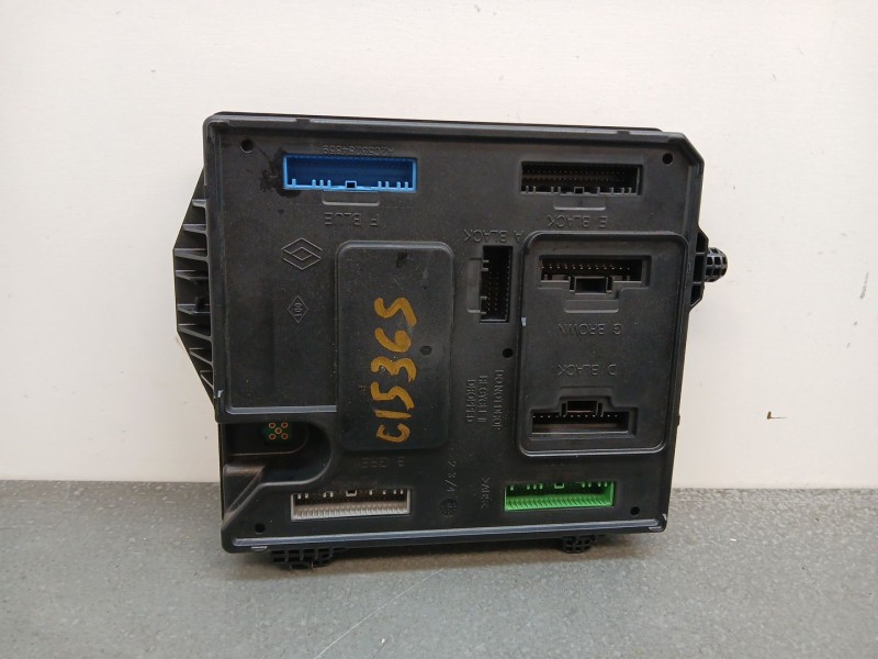 Recambio de caja reles / fusibles para renault scenic iii grand dynamique referencia OEM IAM 284b13297r  