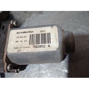 Recambio de elevalunas trasero derecho para nissan qashqai (j10) acenta referencia OEM IAM 402052A ELECTRICO 2 PINES 