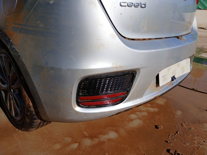 Recambio de paragolpes trasero para kia cee´d (jd) 1.4 mpi referencia OEM IAM 86611A2600  