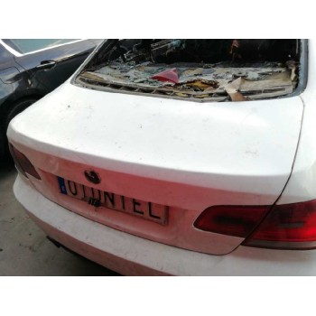 TAPA MALETERO TIENE UN GOLPE BLANCO