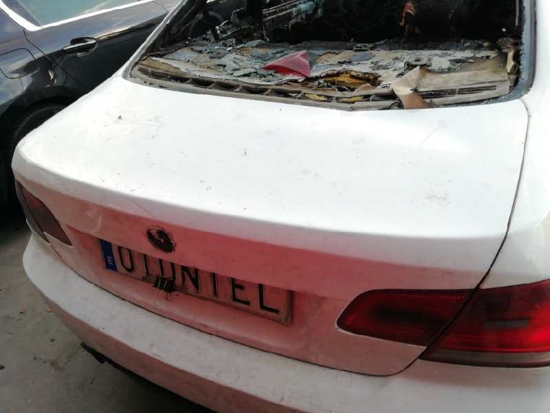 Recambio de tapa maletero para bmw serie 3 coupe (e92) 320d referencia OEM IAM  TIENE UN GOLPE BLANCO