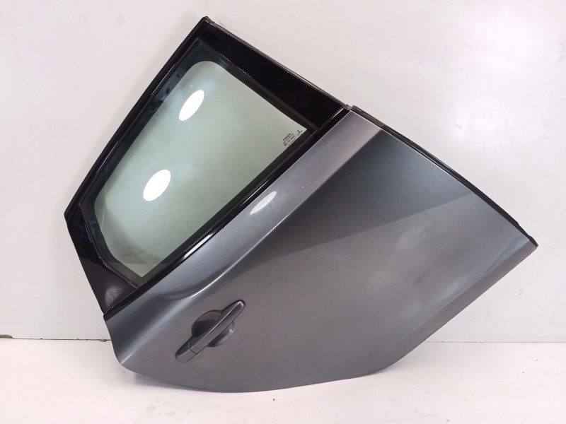 Recambio de puerta trasera derecha para volvo v40 hatchback (525) d2 referencia OEM IAM 32351000  