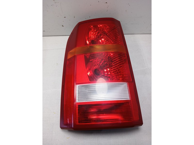 Recambio de piloto trasero izquierdo para land rover discovery 4.4 v8 cat referencia OEM IAM   