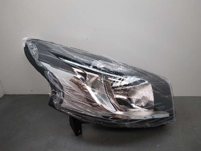Recambio de faro derecho para renault trafic combi referencia OEM IAM 260108724R NUEVO 
