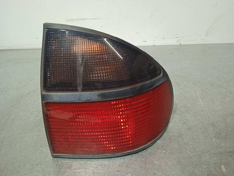 Recambio de piloto trasero derecho para renault laguna (b56) 2.0 anade referencia OEM IAM 7700820051  