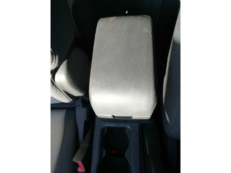 Recambio de apoyabrazos central para dodge journey 2.0 16v crd cat referencia OEM IAM   