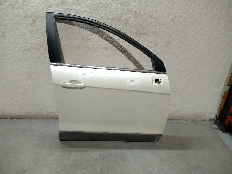 Recambio de puerta delantera derecha para chevrolet captiva 2.2 vcdi lt 2wd referencia OEM IAM 42352070  