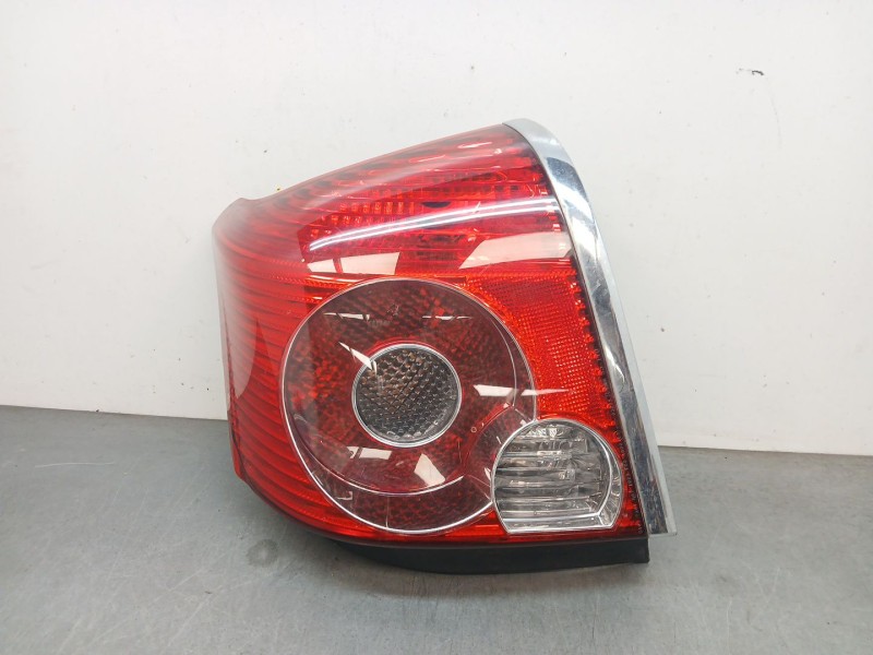 Recambio de piloto trasero derecho para toyota avensis sedán (_t25_) 2.0 d-4d (adt250_) referencia OEM IAM 89070472  