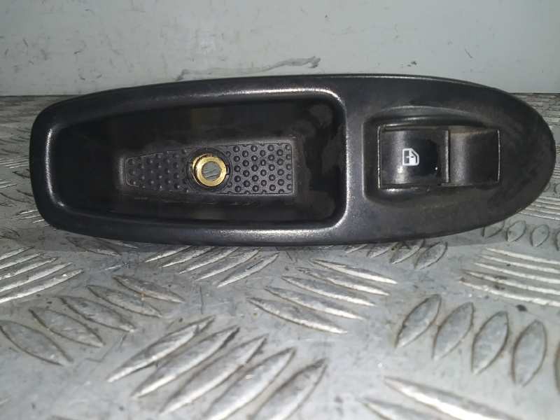 Recambio de mando elevalunas trasero izquierdo para fiat 500 l (330) basic referencia OEM IAM 735521261  
