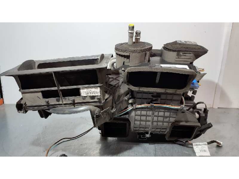Recambio de evaporador aire acondicionado para renault master kipper doka l3h1 3,5t referencia OEM IAM 271103759RB  