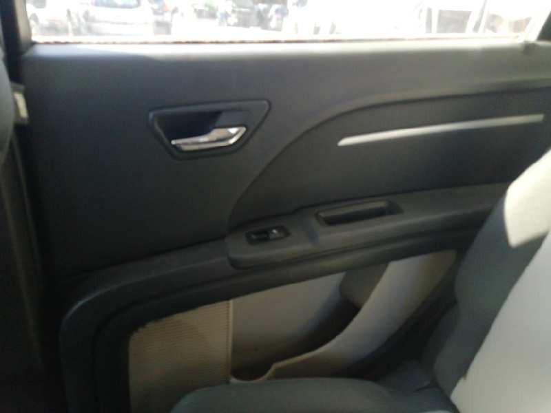 Recambio de guarnecido puerta trasera derecha para dodge journey 2.0 16v crd cat referencia OEM IAM   