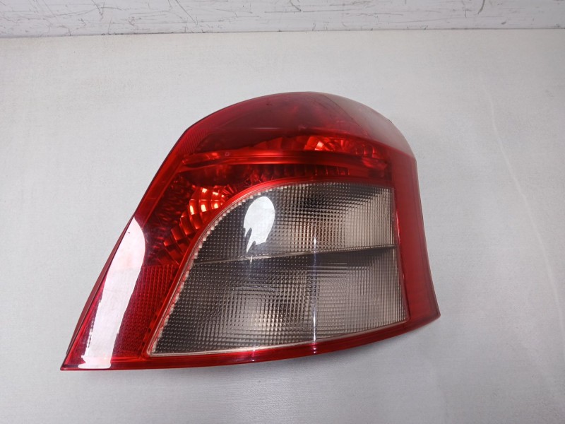 Recambio de piloto trasero derecho para toyota yaris (_p9_) 1.4 d-4d (nlp90_) referencia OEM IAM   5 puertas