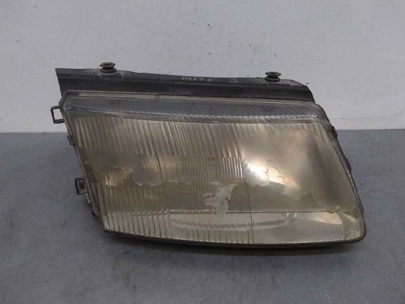 Recambio de faro derecho para volkswagen passat berlina (3b2) 1.8 referencia OEM IAM  SIN ANTINIEBLA 