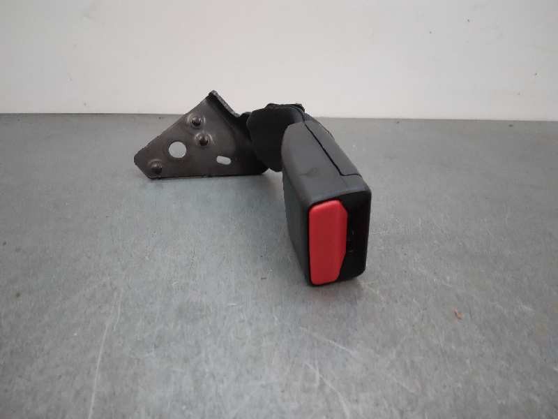 Recambio de enganche cinturon para peugeot 208 referencia OEM IAM 6190405B TRASERO IZQUIERDO 