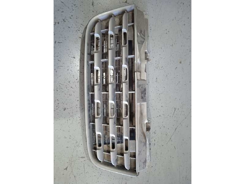 Recambio de rejilla delantera para renault master kipper doka l3h1 3,5t referencia OEM IAM 623100256R  