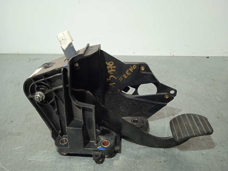 Recambio de pedal freno para renault master kipper doka l3h1 3,5t referencia OEM IAM 8200672233  