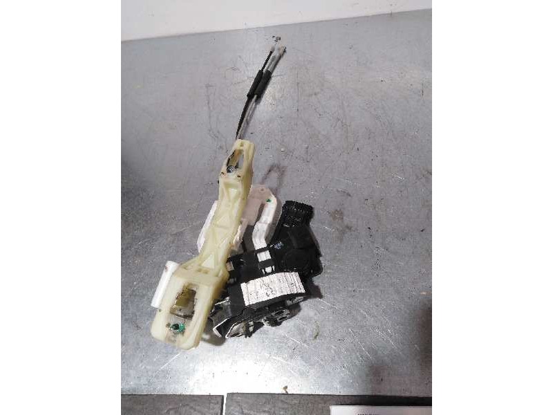 Recambio de cerradura puerta trasera derecha para kia carens (un) 2.0 crdi referencia OEM IAM 814201D010 5 PIN 