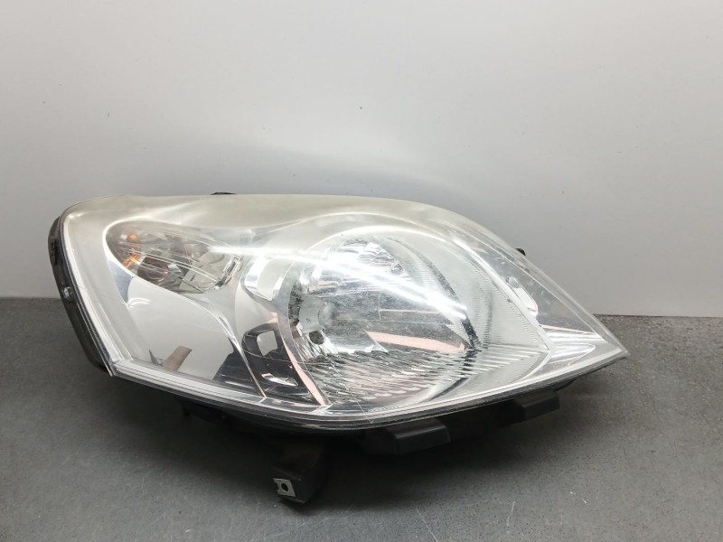Recambio de faro derecho para fiat fiorino 1.3 16v jtd cat referencia OEM IAM 45560748dx  