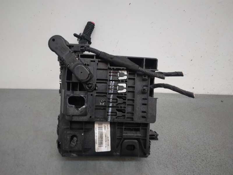 Recambio de caja reles / fusibles para ford focus st-line referencia OEM IAM LX6T14D068 JX6T14A094AE 