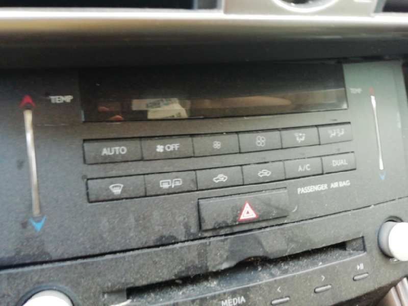 Recambio de mando climatizador para lexus is 300h referencia OEM IAM   