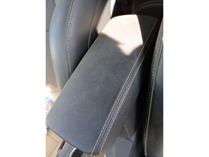 Recambio de apoyabrazos central para renault arkana i (lcm_, ldn_) 1.3 tce 140 (ldn0) referencia OEM IAM   