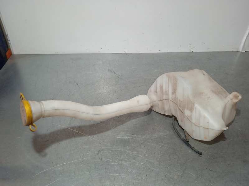 Recambio de deposito limpia para renault master kipper doka l3h1 3,5t referencia OEM IAM 2891000023R  