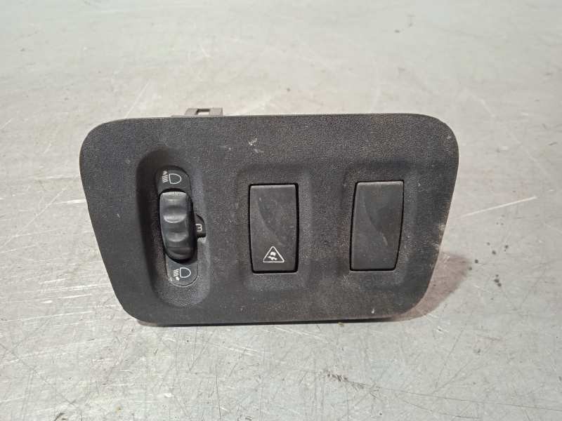 Recambio de interruptor para renault master kipper doka l3h1 3,5t referencia OEM IAM 8200379685  