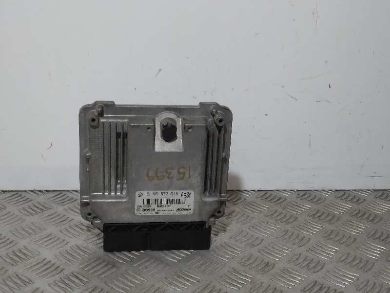 Recambio de centralita motor uce para opel insignia berlina sport 4x4 referencia OEM IAM 55577619 0281017453 