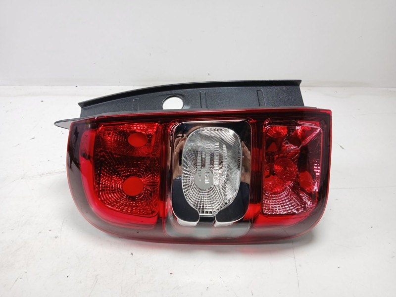 Recambio de piloto trasero izquierdo para dacia duster (hs_) 1.2 tce 125 referencia OEM IAM 16023601  