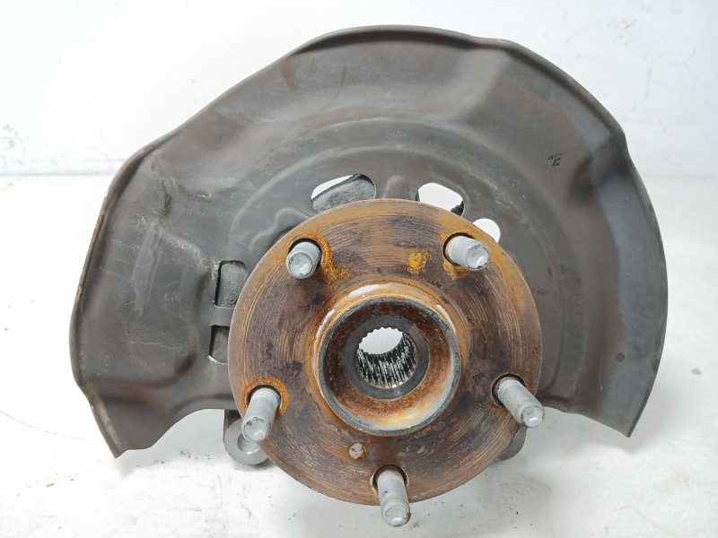 Recambio de mangueta delantera derecha para toyota auris hybrid active referencia OEM IAM   