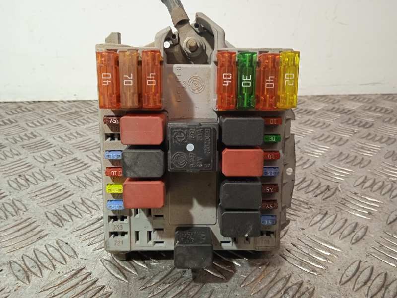 Recambio de caja reles / fusibles para fiat doblo (119) 1.9 8v multijet active com. (77kw) referencia OEM IAM 51763772  