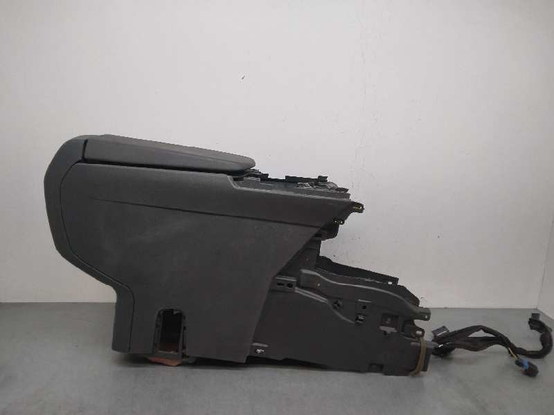 Recambio de apoyabrazos central para peugeot 3008 confort referencia OEM IAM   