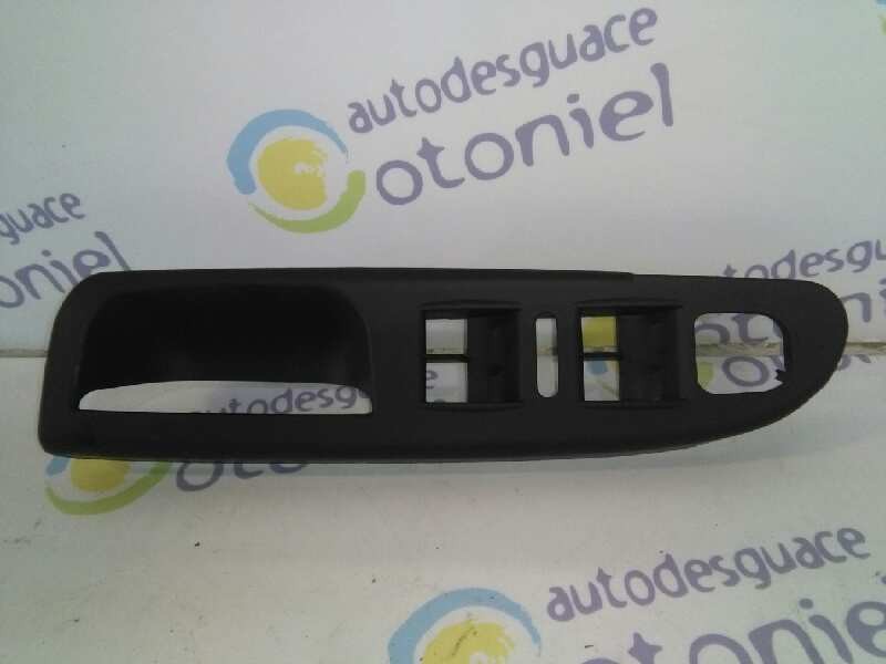 Recambio de asidero puerta izquierda para volkswagen golf v berlina (1k1) 1.4 16v referencia OEM IAM 1K4868049C NUEVO 4 BOTONES