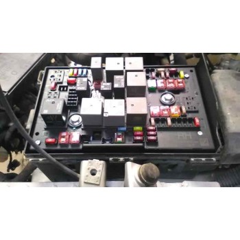 CAJA RELES / FUSIBLES 13318782 1110032AB 