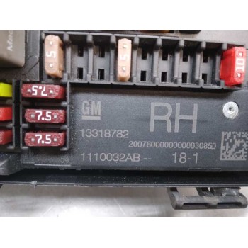 Recambio de caja reles / fusibles para opel astra j lim. cosmo referencia OEM IAM 13318782 1110032AB 