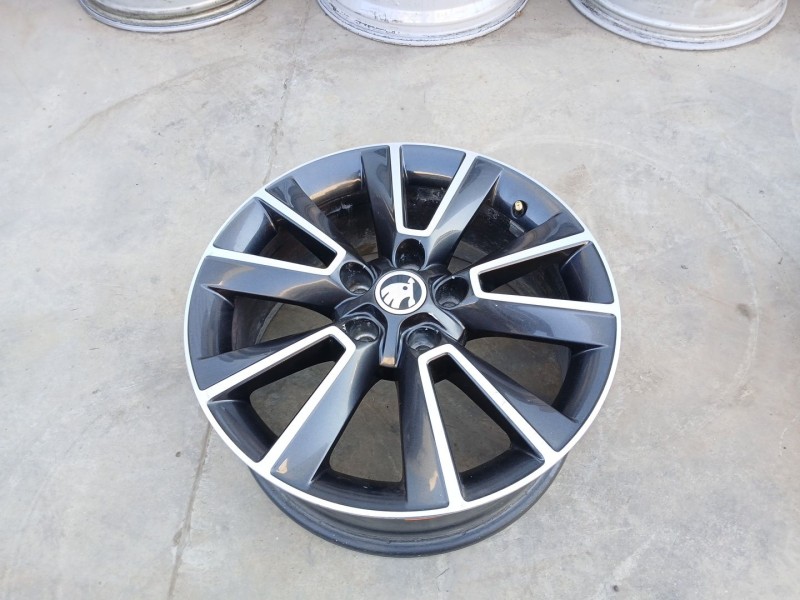 Recambio de llanta para skoda yeti (5l) 2.0 tdi referencia OEM IAM 5L0601025F X1 17 PULGADAS