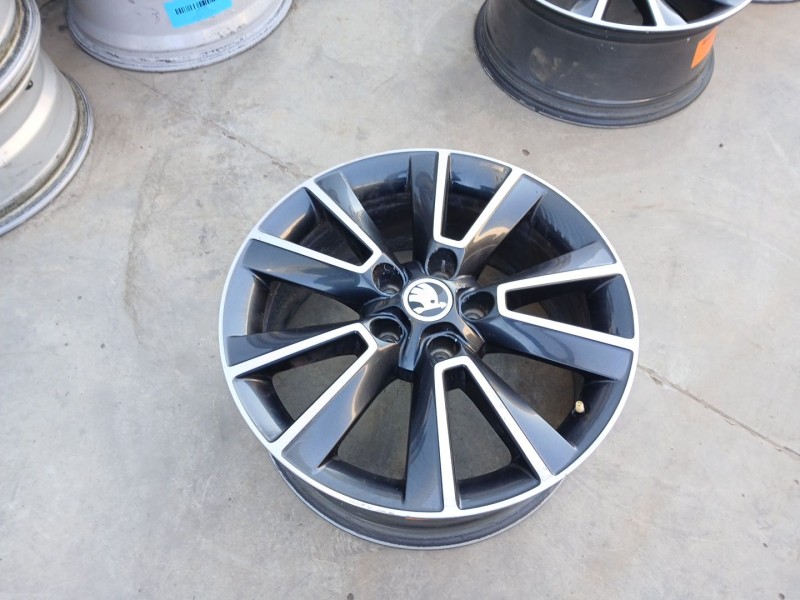 Recambio de llanta para skoda yeti (5l) 2.0 tdi referencia OEM IAM 5L0601025F X1 17 PULGADAS