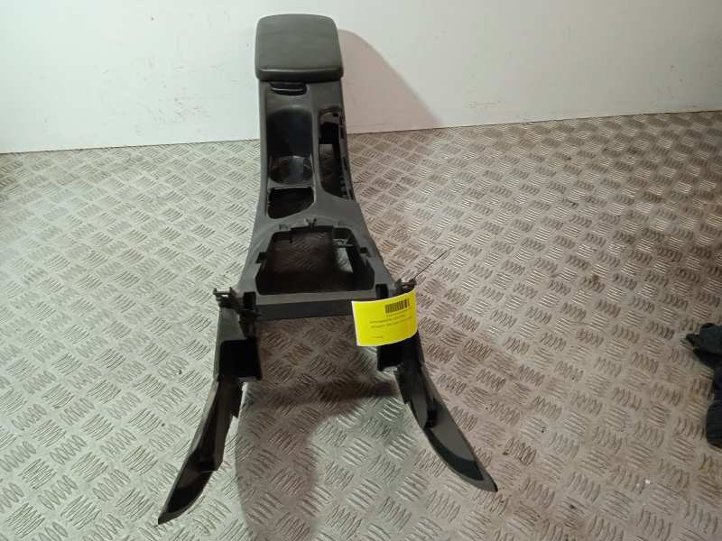 Recambio de apoyabrazos central para peugeot 308 sport referencia OEM IAM 9660529477  