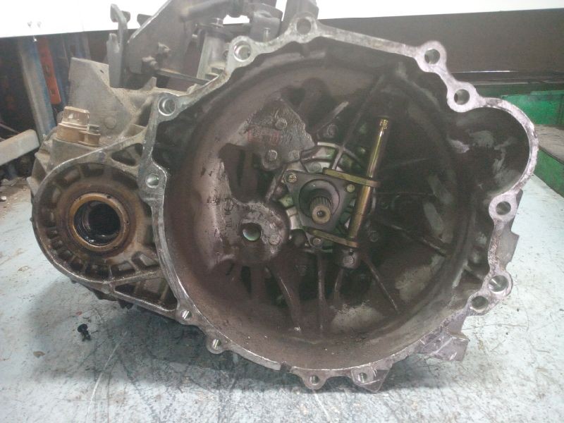 Recambio de despiece caja cambios para hyundai trajet (fo) 2.0 crdi gls referencia OEM IAM  M DAÑADO